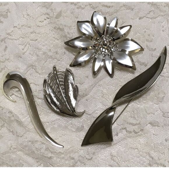 The Unbranded Brand Jewelry - Vintage Brooch Lot Silver Tone Large metal Statement